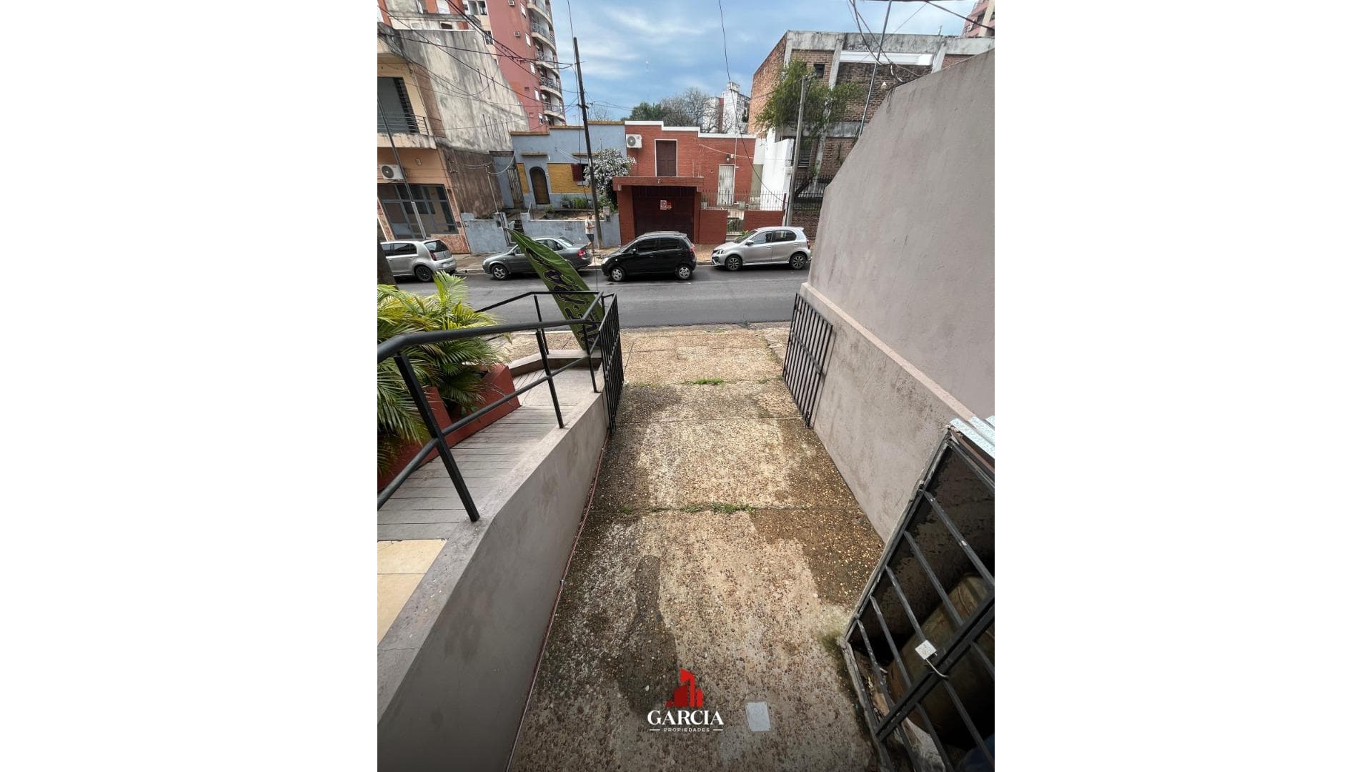 VENDE LOCAL COMERCIAL CON COCHERA - foto 3