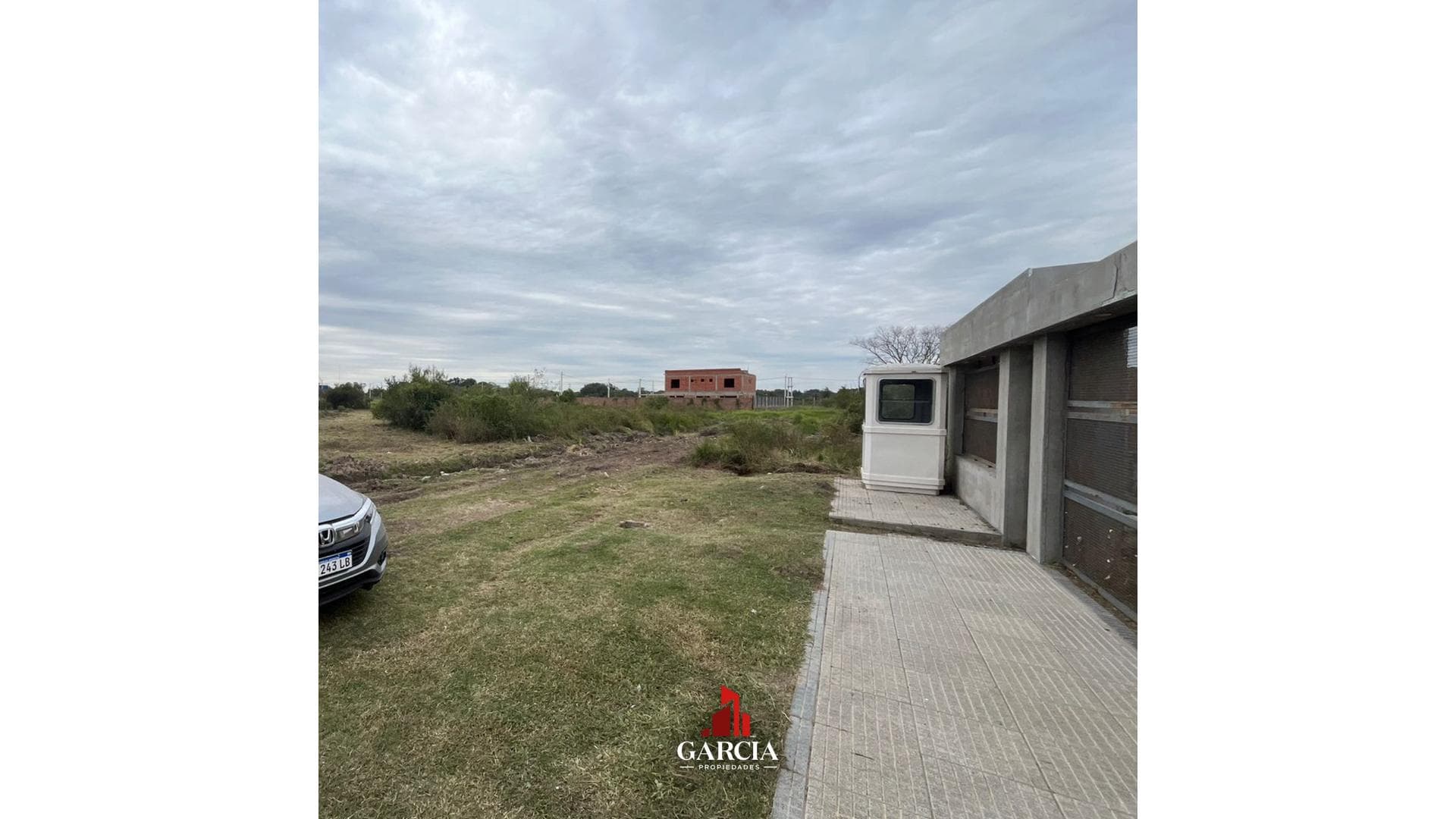 VENDE CASA A TERMINAR CON PILETA Y QUINCHO - foto 3